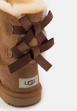 Ugg BAILEY BOW - Boots - Chestnut -Shein Fashion Store 02971cadef1c4425bfdca9724e973494