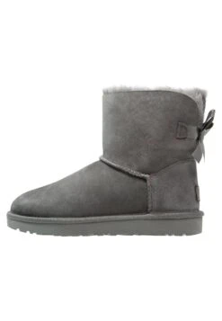 Ugg MINI BAILEY BOW II - Winter Boots - Rocky Oak -Shein Fashion Store 06ed4da065a94283ba59611d66dadbef 1