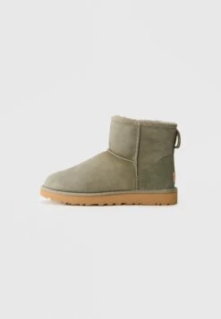 Ugg CLASSIC MINI II - Winter Boots - Moss Green​