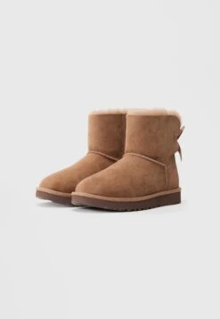 Ugg MINI BAILEY BOW II - Winter Boots - Rocky Oak -Shein Fashion Store 1095a4d703534c86b0398e2601b535ea
