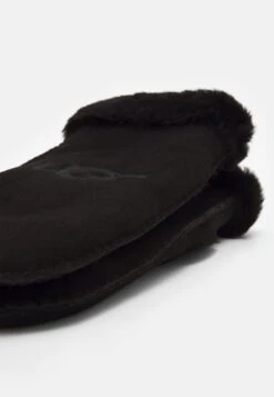 Ugg EMBROIDER MITTEN - Mittens - Black -Shein Fashion Store 127d13c11a574f96915e66135a8998a4