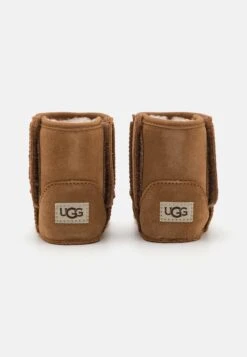 Ugg BABY CLASSIC AND LOVEY UNISEX - First Shoes - Chestnut -Shein Fashion Store 1706f9a0441544a893ac5b7e39fba4ae