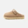 Ugg GOLDENSTAR - Slippers - Sand