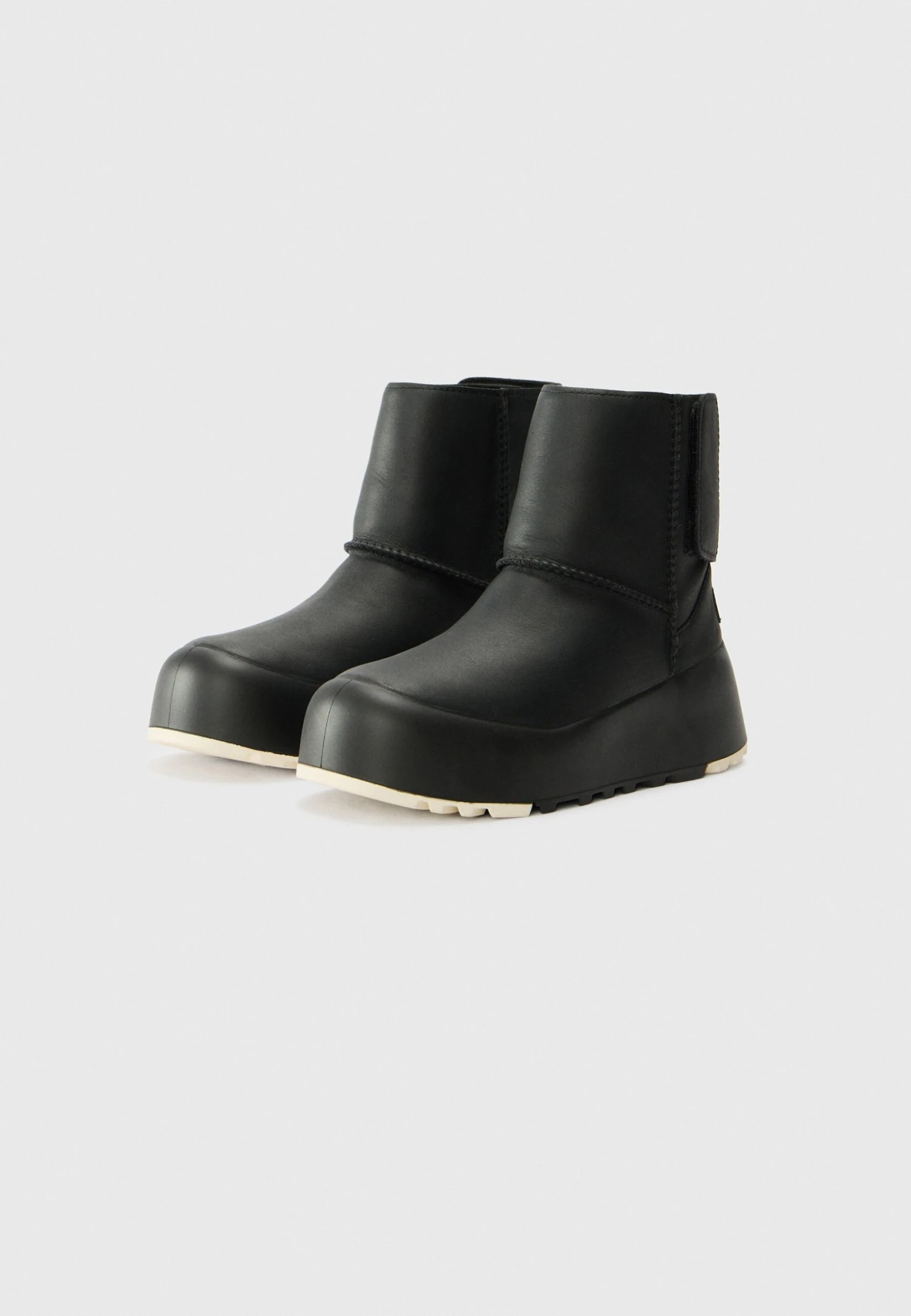 Ugg CLASSIC STREETSCAPE - Winter Boots - Black/jasmine 2 Ugg CLASSIC STREETSCAPE - Winter Boots - Black/jasmine - Image 2