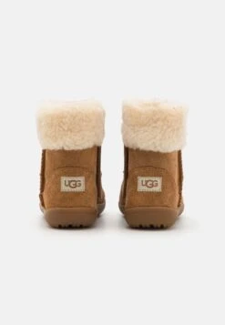 Ugg SAMMEE UNISEX - Baby Shoes - Chestnut -Shein Fashion Store 23757bead62e4c22b8fa7430cb829c4e