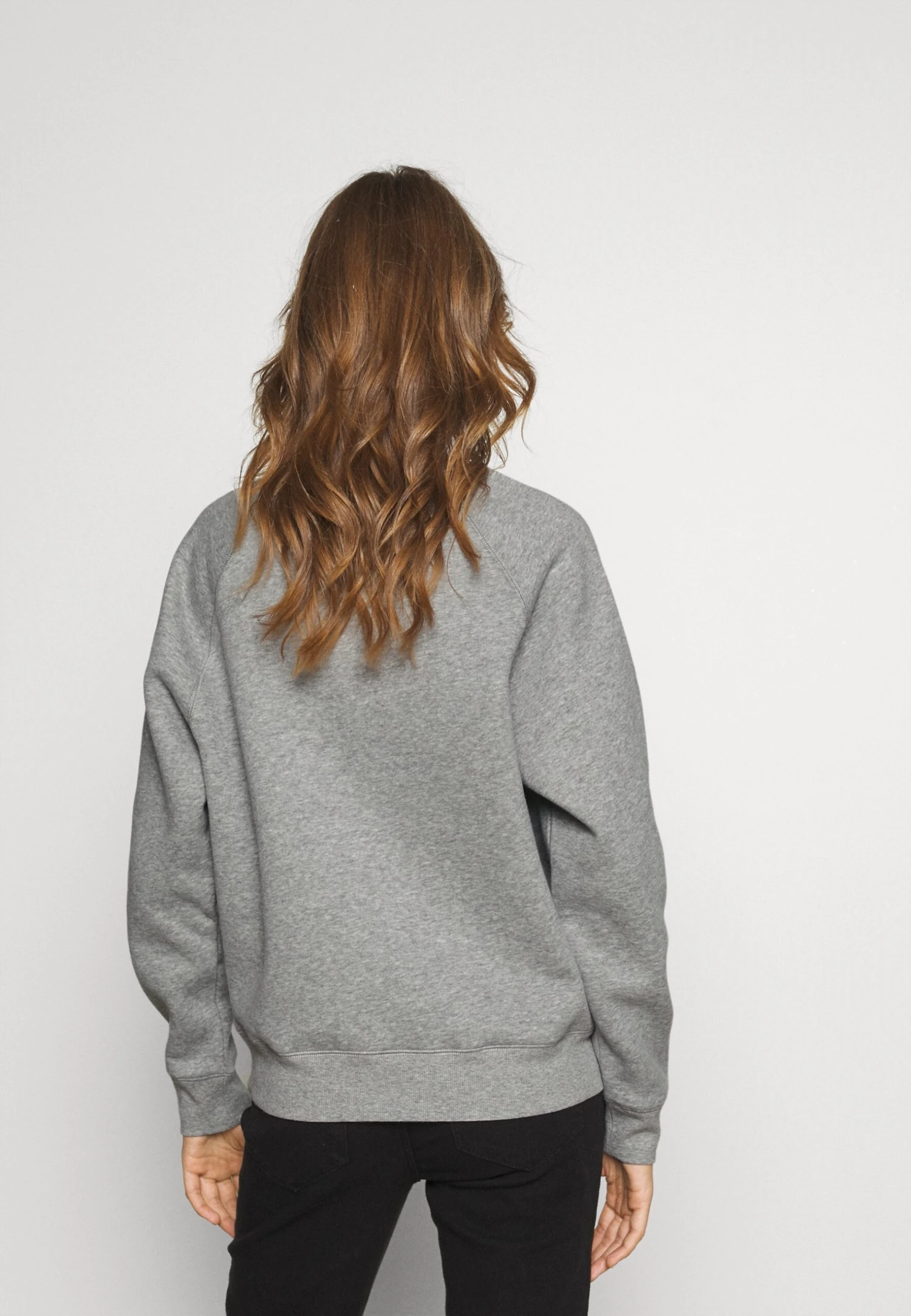 Ugg Madeline Fuzzy Logo Crewneck - Sweatshirt - Grey Heather/Sonora 3 Ugg Madeline Fuzzy Logo Crewneck - Sweatshirt - Grey Heather/Sonora - Image 3