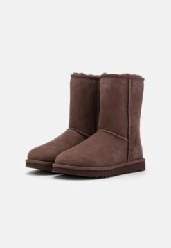 Ugg CLASSIC SHORT II - Classic Ankle Boots - Burnt Cedar -Shein Fashion Store 2c7556c1a1084339bce9a18377d46d02