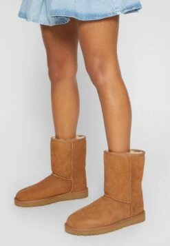 Ugg Classic Short - Classic Ankle Boots - Chestnut