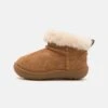 Ugg KINSEY UNISEX - Winter Boots - Chestnut