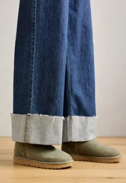 Ugg CLASSIC MINI II - Winter Boots - Dark Indigo -Shein Fashion Store 3aa2d66d0a1942e09593fa78ebc47e9e 1