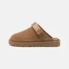 Ugg GOLDENCOAST - Clogs - Chestnut