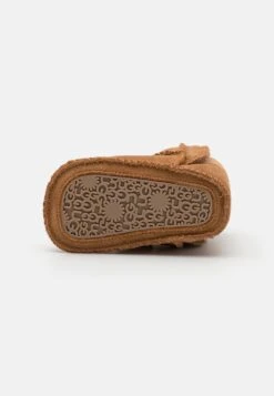 Ugg BABY CLASSIC AND LOVEY UNISEX - First Shoes - Chestnut -Shein Fashion Store 57f5c99012104aef8de6b7d51ba8cdda