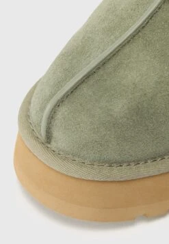 Ugg DISQUETTE - Slippers - Moss Green/muted Brass -Shein Fashion Store 5d64eda213a94cc2a5475ab287bbc368