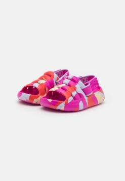 Ugg Sport Yeah Camopop - Sandals - Dragon Fruit -Shein Fashion Store 6185020602844eab94c30ec5cd92a3bc