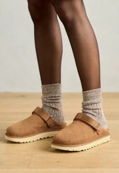 Ugg GOLDENSTAR - Slippers - Black -Shein Fashion Store 6a21dc78b5d14f8a9004346a40a9ba7f 1