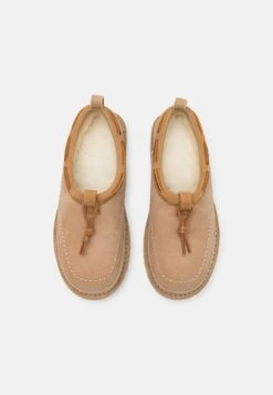 Ugg TASMAN CRAFTED REGENERATE UNISEX - Slip-ons - Sand -Shein Fashion Store 70d856cbd1704dd49aa68cebfbc12d21