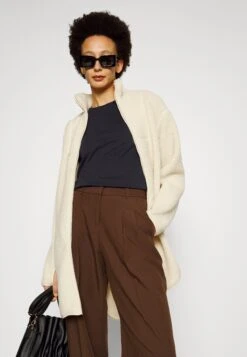 Ugg Uma Tee - Basic T-Shirt - Black -Shein Fashion Store 710c93c0e40d4d32b6a7fbcbcb80880e