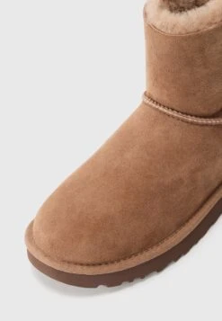 Ugg MINI BAILEY BOW II - Winter Boots - Rocky Oak -Shein Fashion Store 7445328929bb4422aa277d4b83a19db1