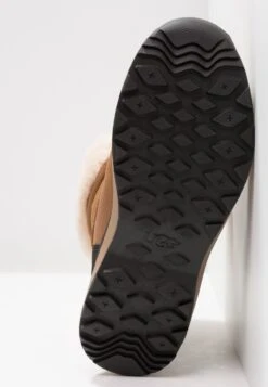 Ugg Adirondack - Winter Boots - Chestnut -Shein Fashion Store 7c2648fd02964f909076d91b85431126