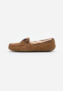 Ugg Dakota - Slippers - Chestnut -Shein Fashion Store 846a01d62d7842f3aacd4a6863c5a6f6