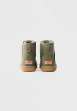 Ugg CLASSIC MINI II - Winter Boots - Moss Green 24 Ugg CLASSIC MINI II - Winter Boots - Moss Green -Shein Fashion Store 8689b997c8494db79c68a54b4b440fa3