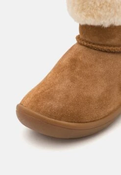 Ugg SAMMEE UNISEX - Baby Shoes - Chestnut -Shein Fashion Store 86eae60c585b4d37982d246fec8b50a8