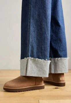 Ugg MINI BAILEY BOW II - Winter Boots - Rocky Oak -Shein Fashion Store 8935a3ffe3c74f3b9af477d33d72e344 1