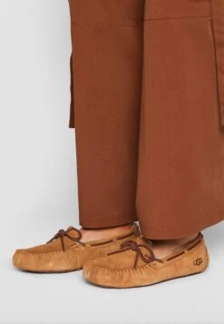 Ugg Dakota - Slippers - Chestnut -Shein Fashion Store 89e94429d3ae4609be92b6187fcdbfce