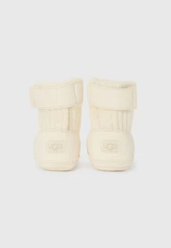 Ugg SKYLAR AND BEANIE UNISEX - Slippers - Cream -Shein Fashion Store 8ba8f6958bd042ffadd894884ee90c59