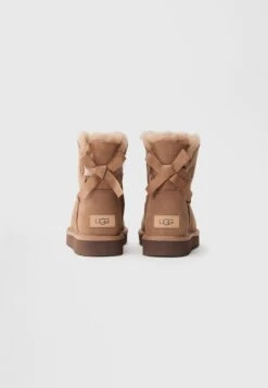 Ugg MINI BAILEY BOW II - Winter Boots - Rocky Oak -Shein Fashion Store 8c21ca4d87a3431886b6982d8bc1e500