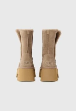 Ugg NEW HEIGHTS CUFF - Winter Boots - Caribou 9 Ugg NEW HEIGHTS CUFF - Winter Boots - Caribou -Shein Fashion Store 8d744e20978b4bae92dfed3cf1d94b21