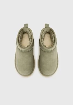 Ugg CLASSIC ULTRA MINI UNISEX - Classic Ankle Boots - Moss Green -Shein Fashion Store 908722c8b6904d6999870f3c911ec6ea