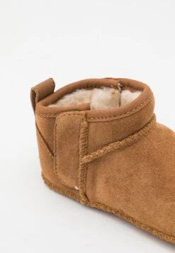 Ugg BABY CLASSIC ULTRA MINI UNISEX - First Shoes - Chestnut -Shein Fashion Store 92f85414f2cc4f2e828c08f90636fda5
