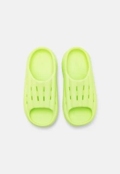 Ugg Foamo Slide - Mules - Pale Chartreuse -Shein Fashion Store 93d63c2bc8dc4d1c8ff56025f707cbad