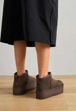 Ugg CLASSIC ULTRA MINI PLATFORM - Ankle Boots - Sand -Shein Fashion Store 94f21e9a923548d799478b5e91cb3875