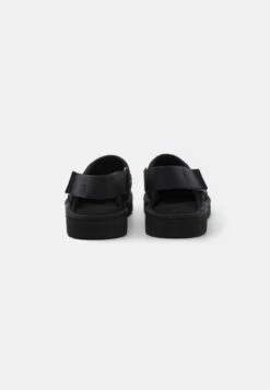 Ugg Goldencoast Clog - Mules - Black -Shein Fashion Store 9593c1fd0c524f5cbb508fe261ba75f9