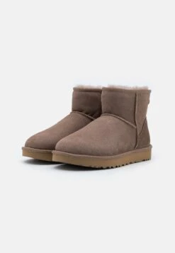 Ugg Classic Mini - Classic Ankle Boots - Caribou -Shein Fashion Store 9c65b76e6a15411b8691393e7d43c93a