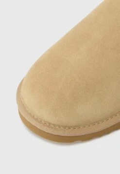 Ugg CLASSIC MICRO UNISEX - Slippers - Sand 14 Ugg CLASSIC MICRO UNISEX - Slippers - Sand -Shein Fashion Store 9f3136a3e6854e46bf21b43986b846e3