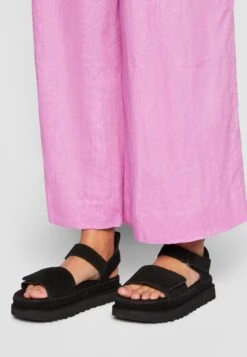 Ugg Goldenstar - Platform Sandals - Black -Shein Fashion Store aecde7247f834d0583d76ae4ed96322e