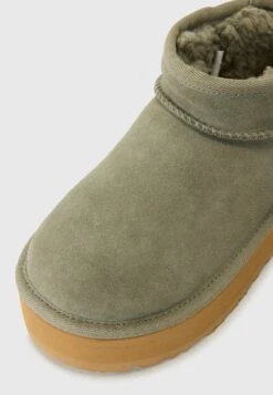 Ugg CLASSIC ULTRA MINI UNISEX - Classic Ankle Boots - Moss Green -Shein Fashion Store b0e086dab8de48cf9fae777eea5cfec0
