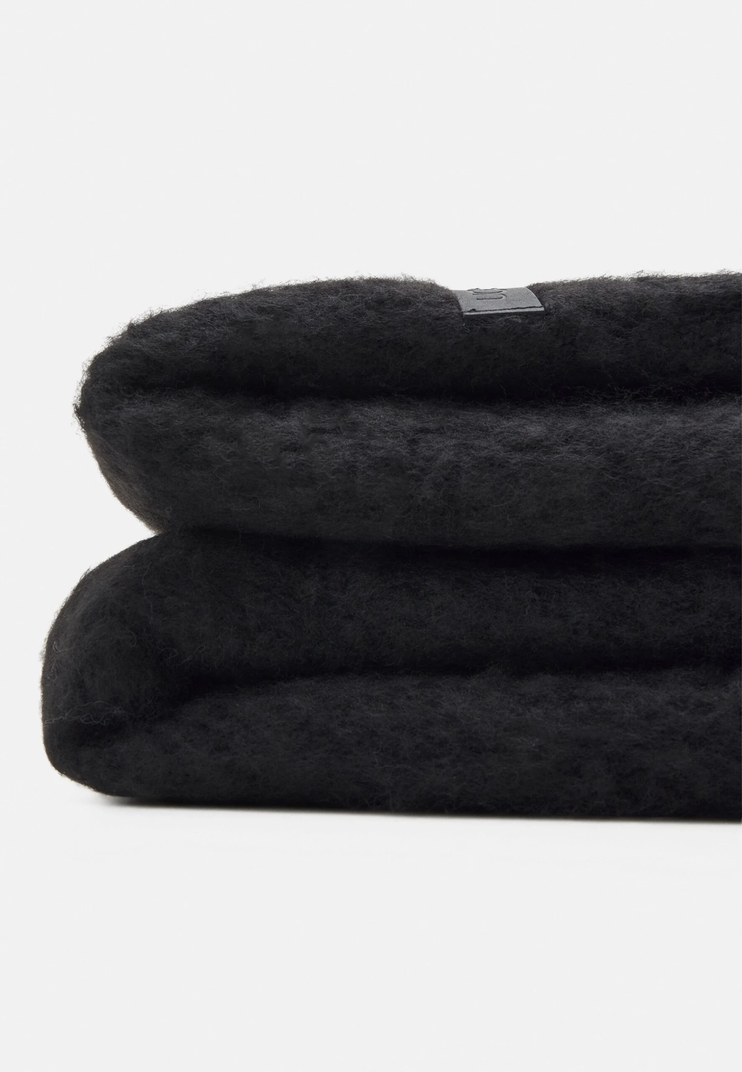 Ugg Wrap - Scarf - Black 2 Ugg Wrap - Scarf - Black - Image 2