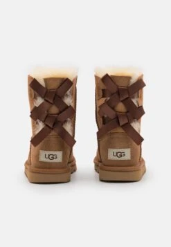 Ugg BAILEY BOW - Boots - Chestnut -Shein Fashion Store bc35c81a46b642a4a5a9c267b1e9fb4c