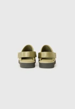 Ugg GOLDENCOAST - Clogs - Muted Brass-coloured/magnolia Leaf -Shein Fashion Store c732ae75dcf34406bfdc1708a899cb93