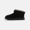 Ugg CLASSIC ULTRA MINI MAXI CURLY - Ankle Boots - Black