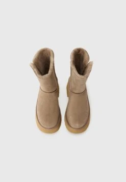 Ugg NEW HEIGHTS CUFF - Winter Boots - Caribou 10 Ugg NEW HEIGHTS CUFF - Winter Boots - Caribou -Shein Fashion Store d7acec276b794bd8a8f2135f0a5c9284