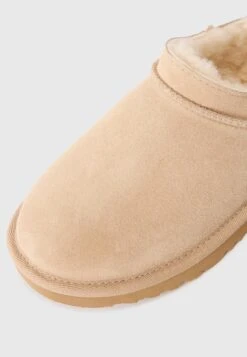 Ugg UNISEX - Clogs - Sand 13 Ugg UNISEX - Clogs - Sand -Shein Fashion Store defb5f27d9574d83a0052bef9402b44f