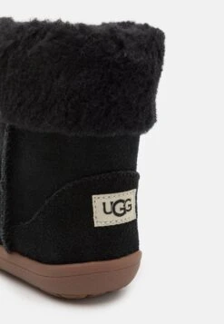 Ugg SAMMEE UNISEX - Baby Shoes - Black -Shein Fashion Store dfdfafbb8ea94097b5e1ea9a72db60d1