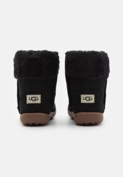 Ugg SAMMEE UNISEX - Baby Shoes - Black -Shein Fashion Store e112799e3ca041beb8008a2b956f3ac4