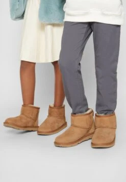 Ugg Classic Mini Ii Unisex - Classic Ankle Boots - Chestnut -Shein Fashion Store e58a9614eac8495aa6963fd3841c7019