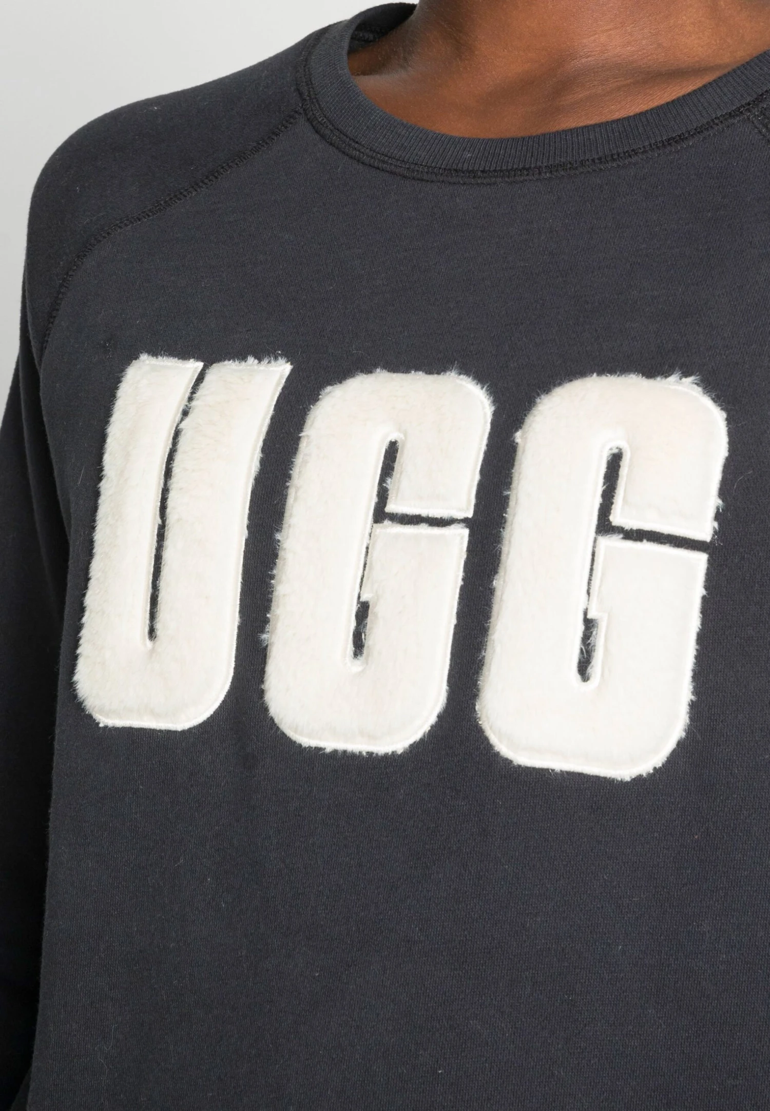 Ugg Madeline Fuzzy Logo Crewneck - Sweatshirt - Black / Cream 5 Ugg Madeline Fuzzy Logo Crewneck - Sweatshirt - Black / Cream - Image 5